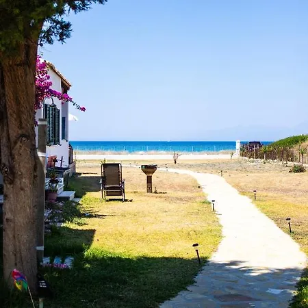 펜션 Driftwood Beach House, Corfu